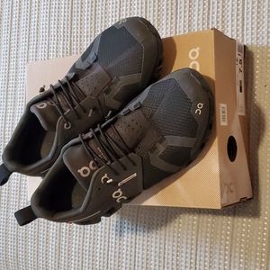 ON waterproof women's size 7.5 black